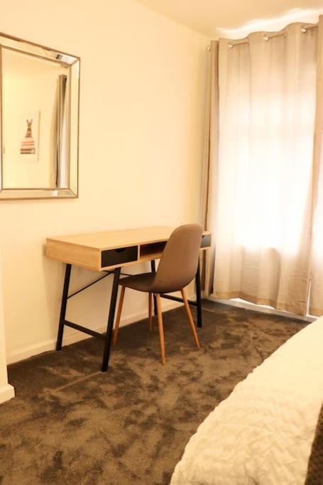 Charming 3 Bedroom Property Free Wifi & Parking Лидс Экстерьер фото