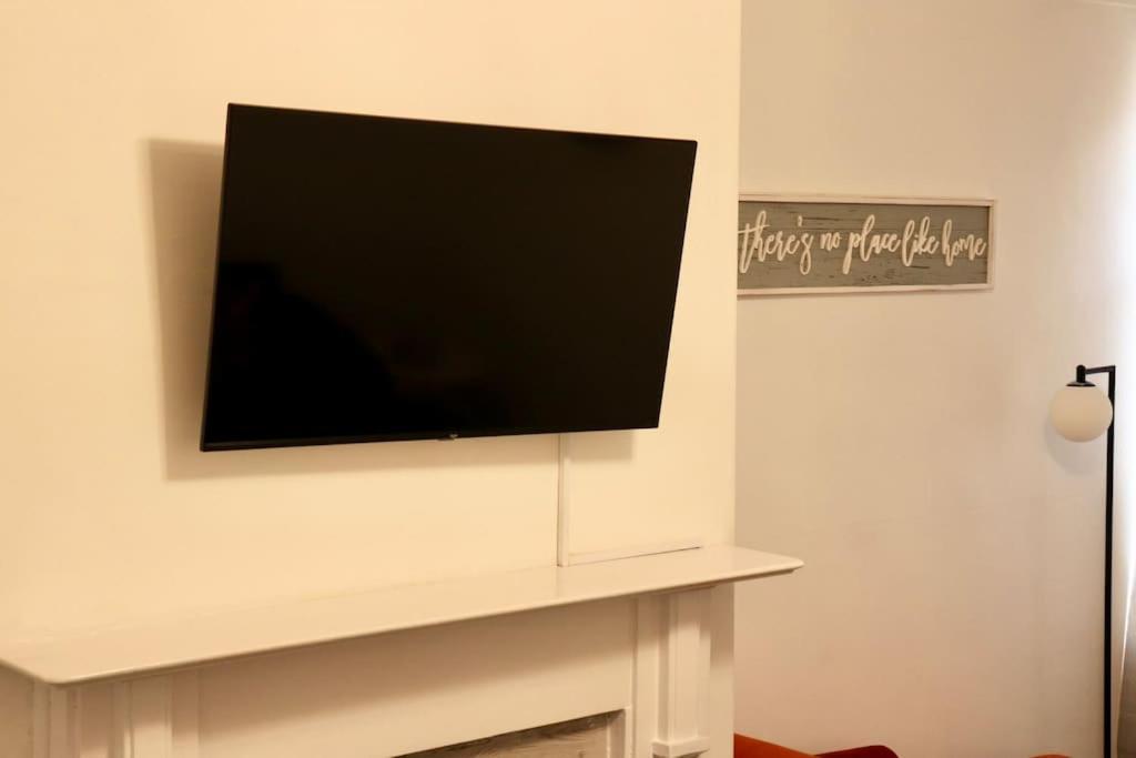 Charming 3 Bedroom Property Free Wifi & Parking Лидс Экстерьер фото